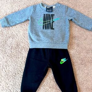 Nike sweatshirt and sweat pants